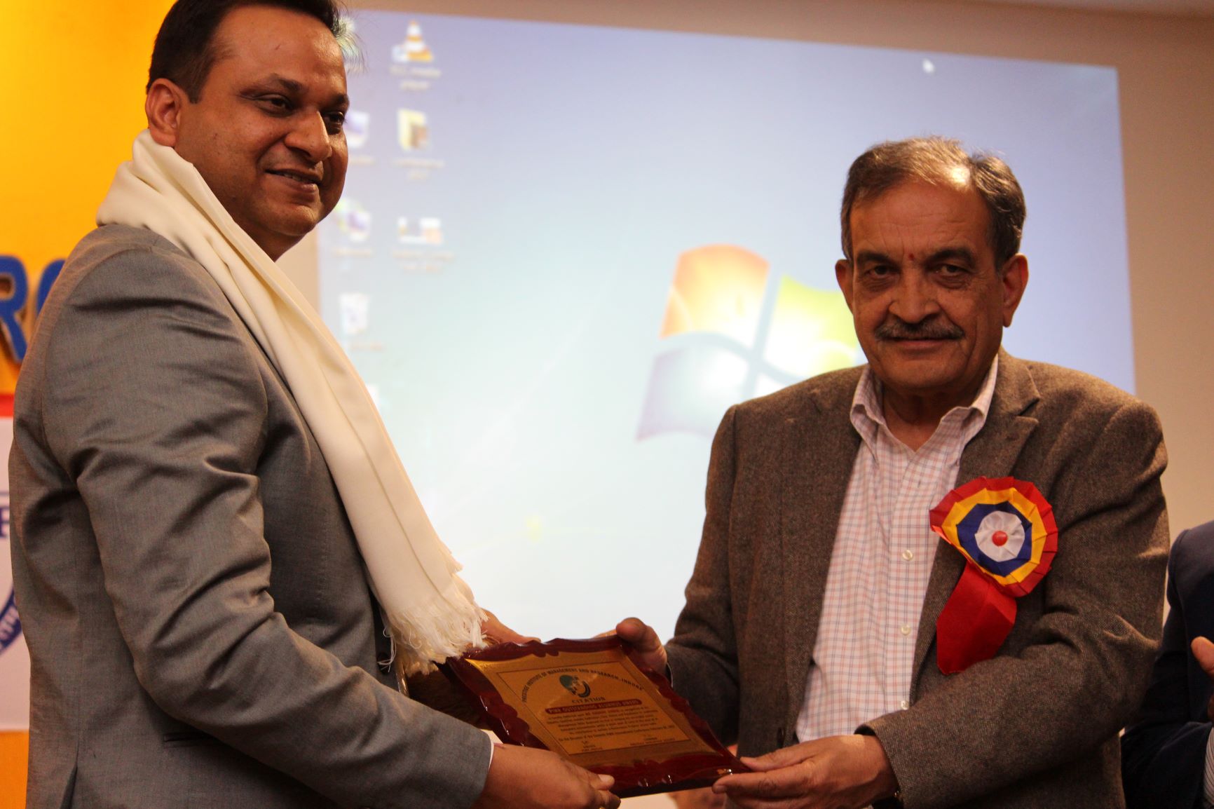 Mr. Gaurav Jindal-Head-Large Bids and Govt. at Wipro Infotech receiving PIMR Outstanding Alumnus Award' February 2017