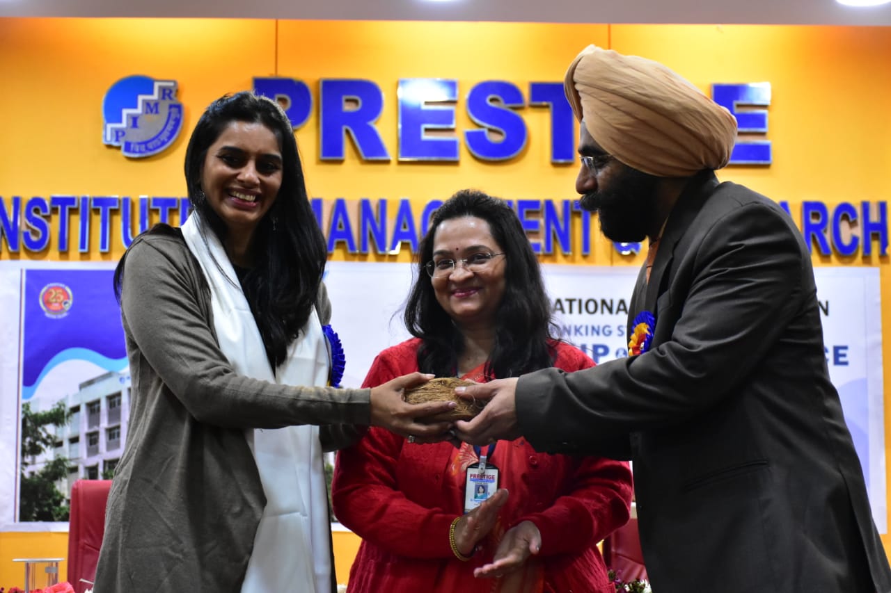 Ms. Manisha Parmar Dubey, VP-Marketing, IDEMIA receiving PIMR Outstanding Alumnus Award' 2020