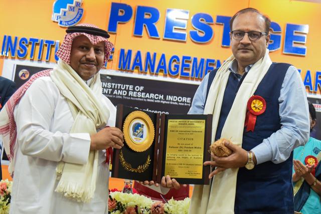 Dr. Prashant Mishra, Professor, IIM Calcutta receiving PIMR Outstanding Alumnus Award' 2024