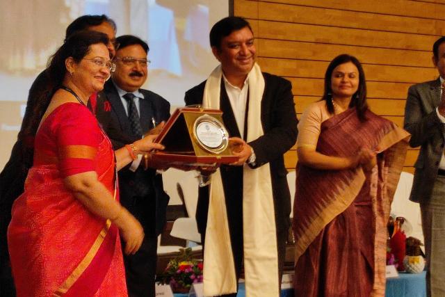 Dr. Nikhil Agrawal,  CEO, IIT Kanpur FIRST receiving PIMR Outstanding Alumnus Award' 2022